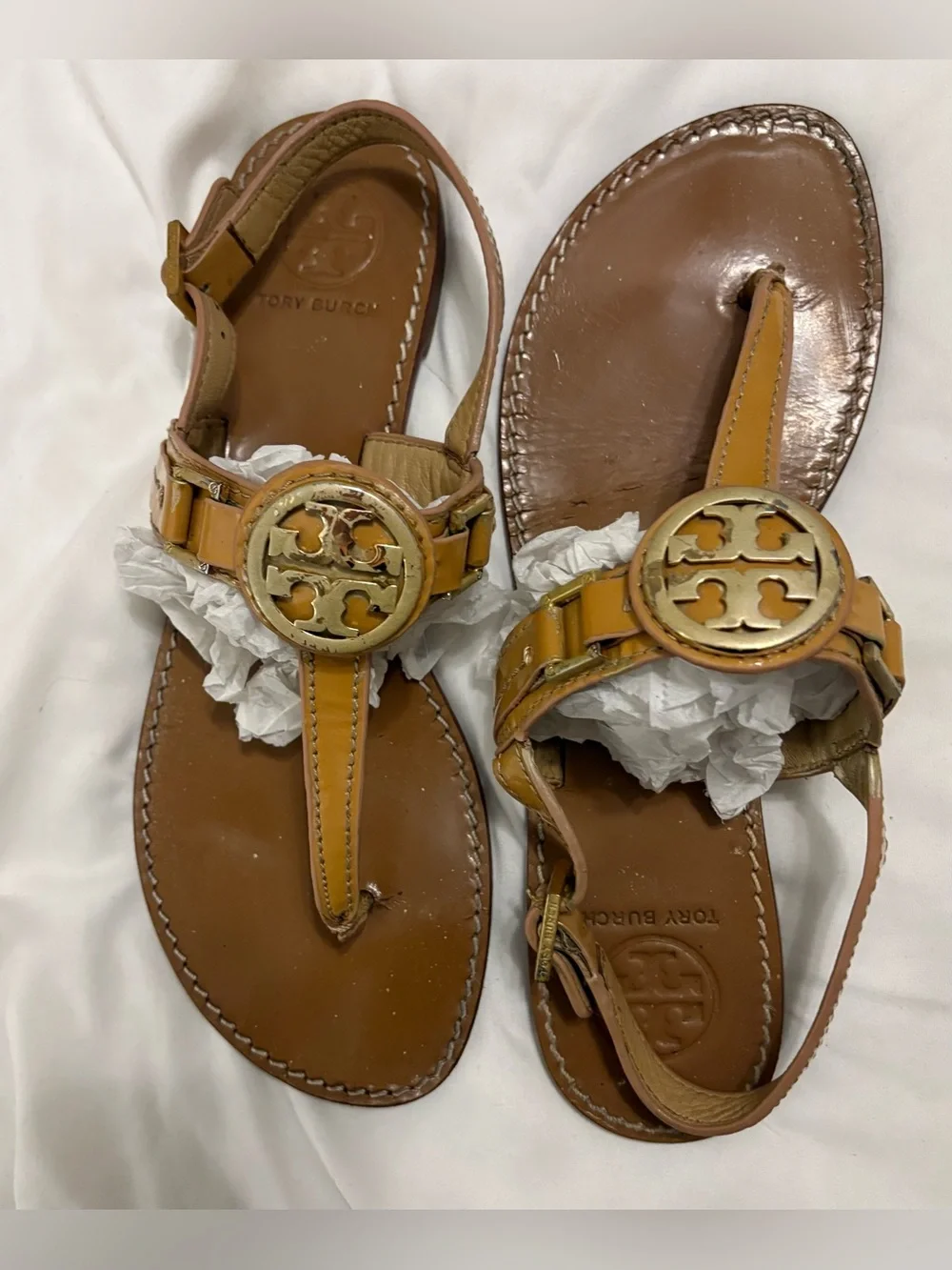 Tory Burch Cassia Women’s Yellow Gold  T Logo Leather Sandals Size 9